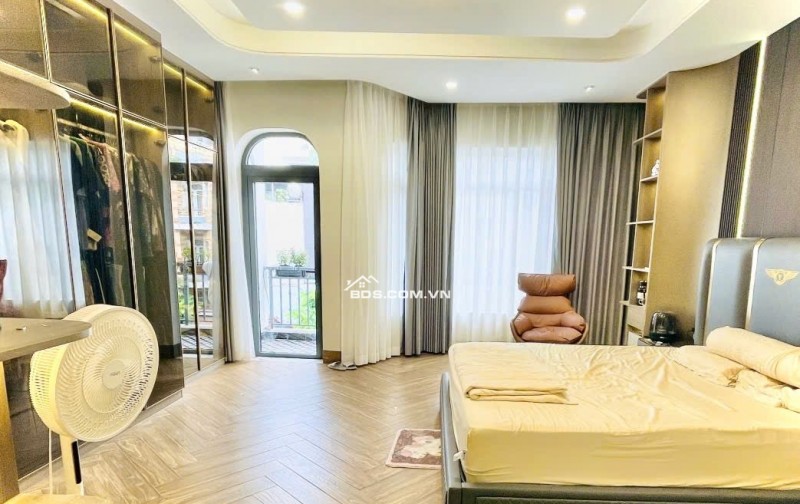 Mặt tiền trục chính Quận 4- KHÁNH HỘI- ngang hơn 5m cao 5 tầng đủ nội thất: 15 Tỷ nhỉnh. 0933910039