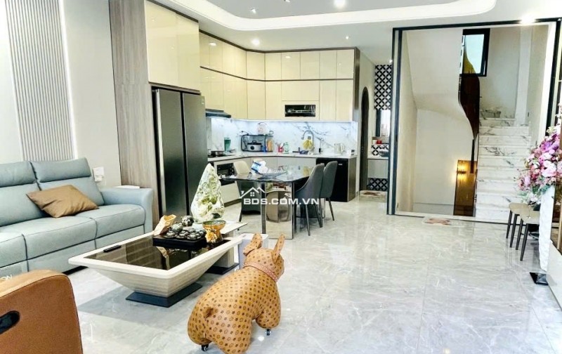 Mặt tiền trục chính Quận 4- KHÁNH HỘI- ngang hơn 5m cao 5 tầng đủ nội thất: 15 Tỷ nhỉnh. 0933910039