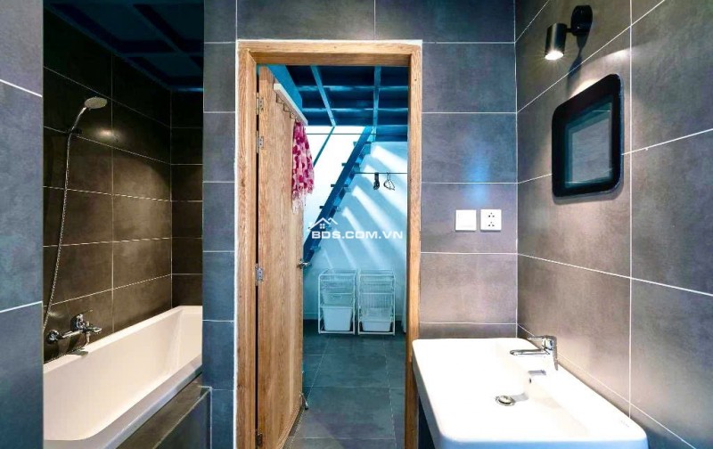 6 Tỷ hơn: 5m ngang siêu độc 5 Tầng Full nội thất có dòng tiền- Tô Hiến Thành Quận 10.VŨ 09339910039