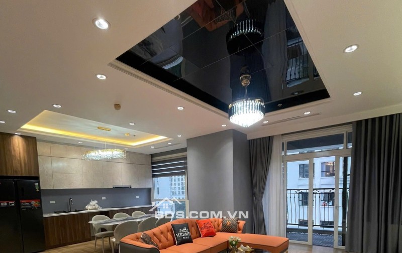 Bán Căn Hộ  Royal City 130m² – 2PN Rộng Rãi – View Đẹp – Tầng Cao – Hướng  Mát Mẻ