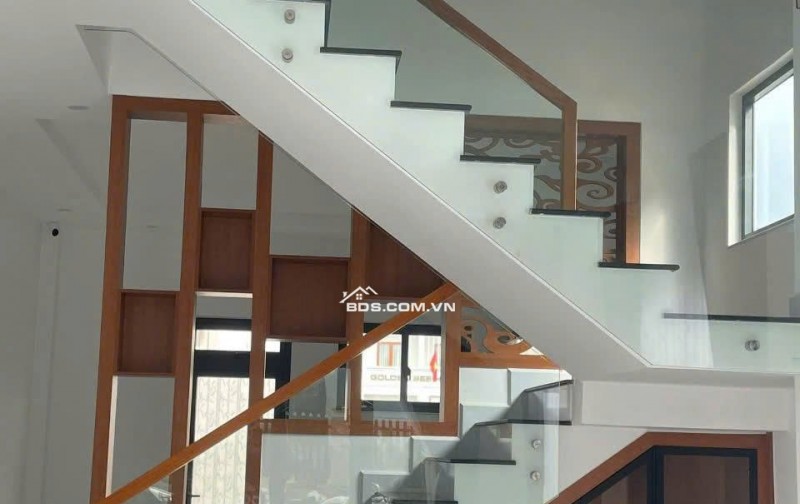 Cần bán nhà mới xây kiên cố huỳnh thúc kháng phường Xuân Hương đà lạt cách trung tâm hành chính 400m