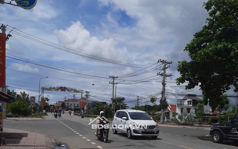 Cần bán gấp lô đất có nhà ở mặt tiền 177m2, 6 tỷ có thương lượng, quốc lộ 28, trung tâm thị trấn Ma Lâm, Hàm Thuận Bắc