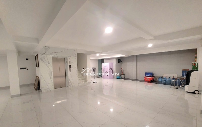 Bán nhà Đông Ngạc 42m2, dân xây 5 tầng, ô tô đỗ cửa, cạnh chợ Kẻ Vẽ