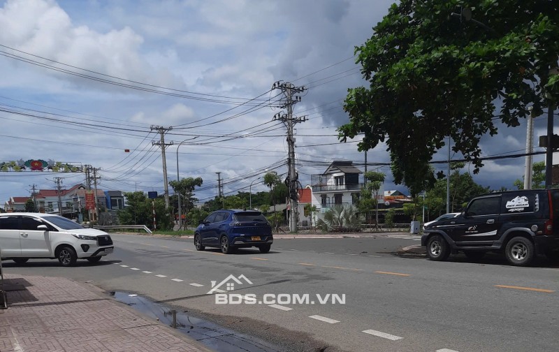 Cần bán gấp lô đất có nhà ở mặt tiền 177m2, 6 tỷ có thương lượng, quốc lộ 28, trung tâm thị trấn Ma Lâm, Hàm Thuận Bắc