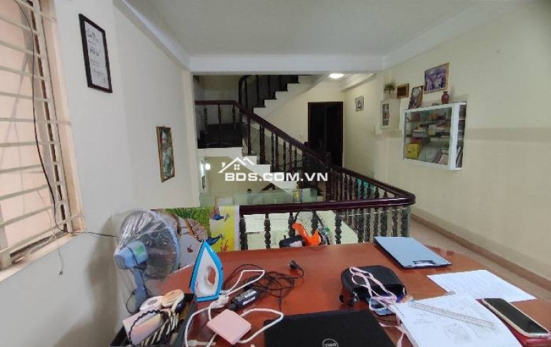 Bán nhà Cmt8 Quận 3,  hẻm ôto, ngay khu metro sau này, gần chợ Hoà Hưng