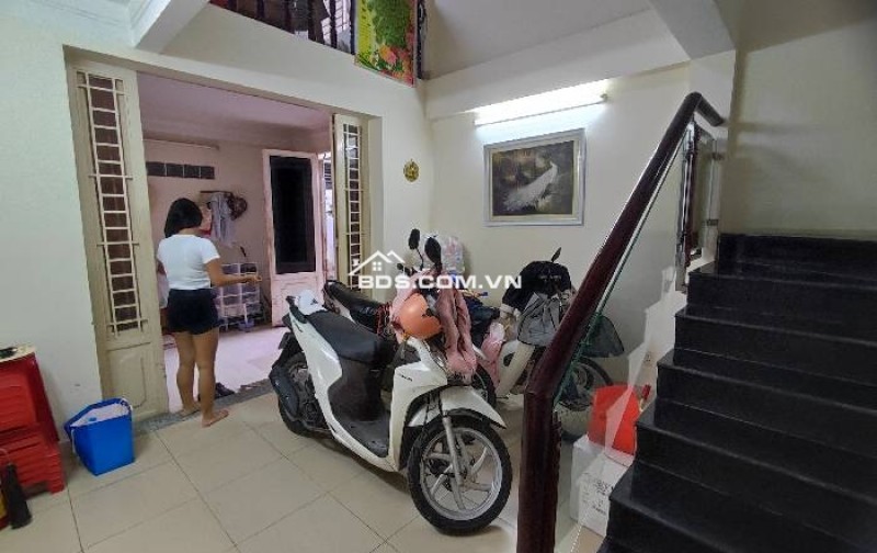 Bán nhà Cmt8 Quận 3,  hẻm ôto, ngay khu metro sau này, gần chợ Hoà Hưng