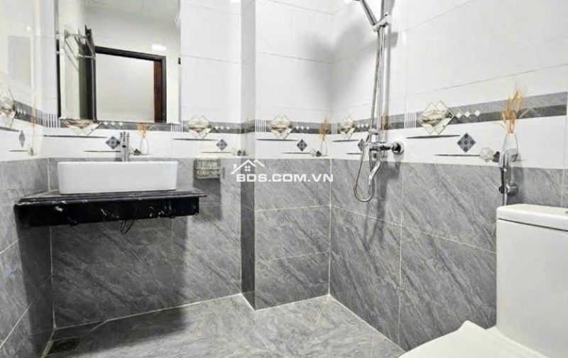 HOT HOT HOT! Bán nhà Trần Phú - Hà Đông , 30m ra mặt phố ô tô ,trung tâm Hà Đông , 37m2, 8.5 tỷ