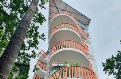 CĂN HỘ THÔNG TẦNG ĐẲNG CẤP – SỐNG NHƯ NGHỈ DƯỠNG NGAY GIỮA LÒNG LONG BIÊN   Chào mừng bạn đến với căn hộ thông tầng 3 phòng ngủ hiện đại tại 462 Ngọc Thụy – chỉ vài bước tới Trường quốc tế Pháp LFAY và KĐT Khai Sơn.