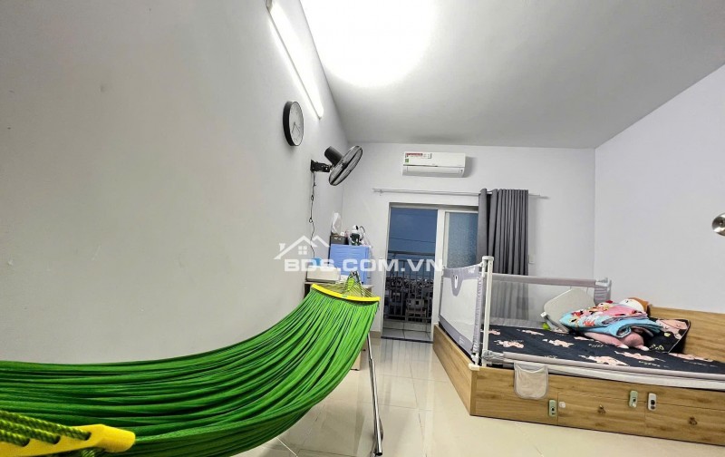 100m2, 13tr/th, 3PN, 2WC,  Nội thất, 10A Trần Nhật Duật, Tân Định, Q1.